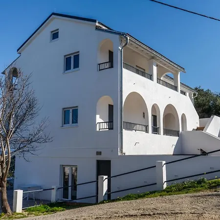 Ocean Breeze Apartmán Avliótes